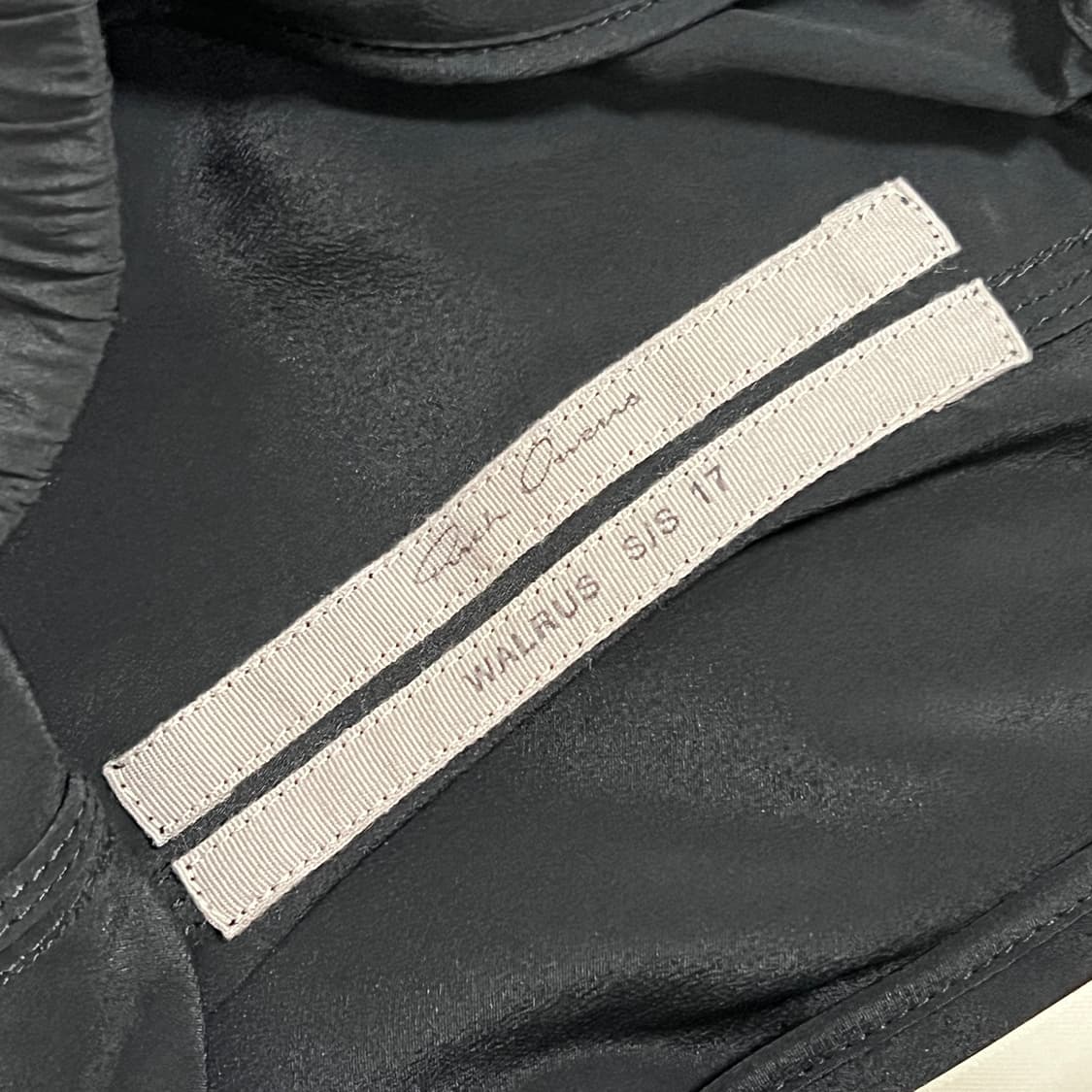 릭오웬스 17SS "WALRUS" BASKET SWINGER 쇼츠 블랙 상품이미지7