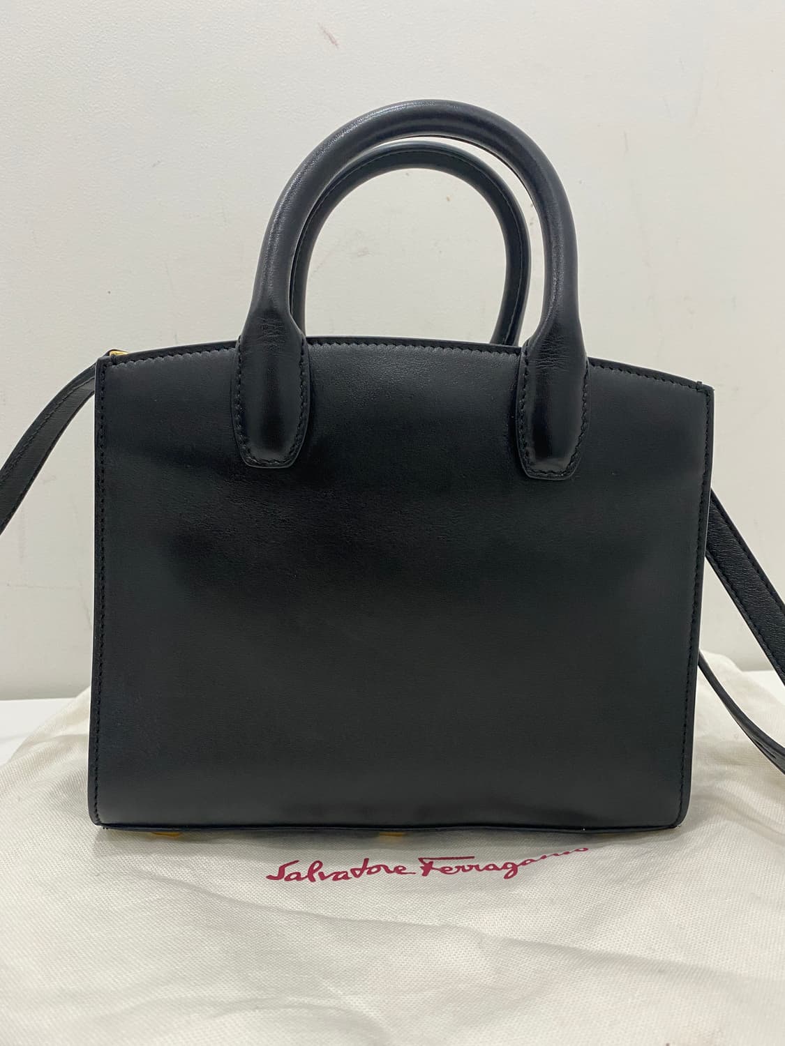 페라가모 스몰 스튜디오백 블랙 상품이미지4