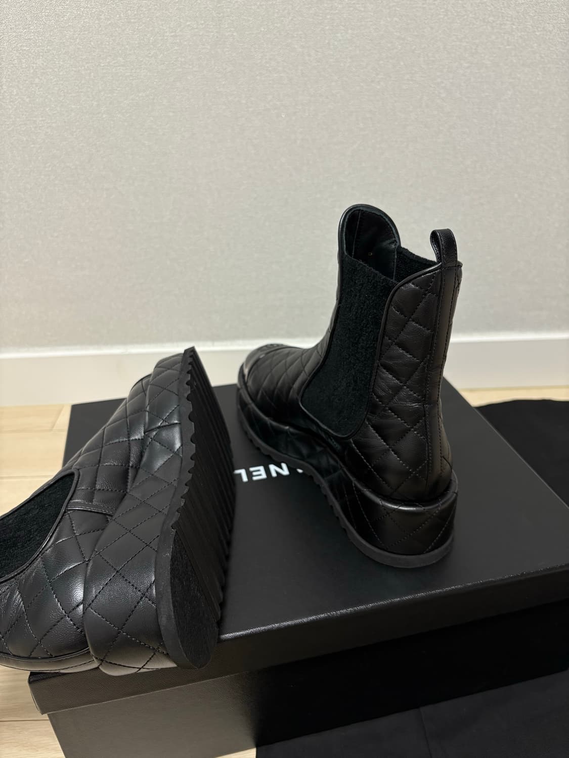 샤넬 램스킨 플랫폼 퀄팅 레더 앵클부츠 37 상품이미지3