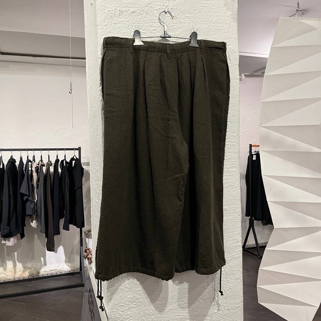 요지야마모토 울 벌룬팬츠 카키 상품이미지3