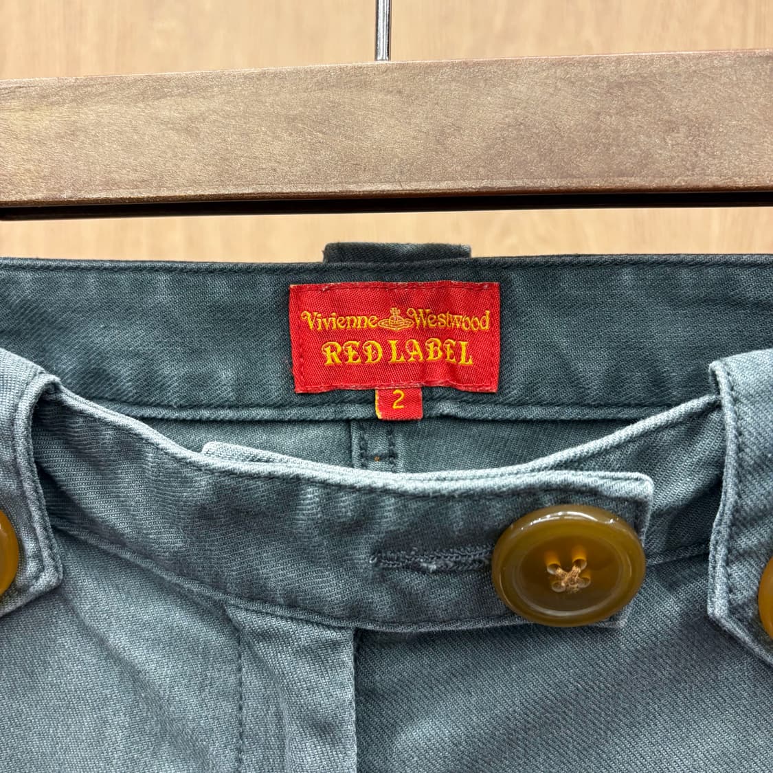 비비안 웨스트우드 레드 라벨 코튼 팬츠 밀리터리 버튼 스트랩 디테일 그린 상품이미지8