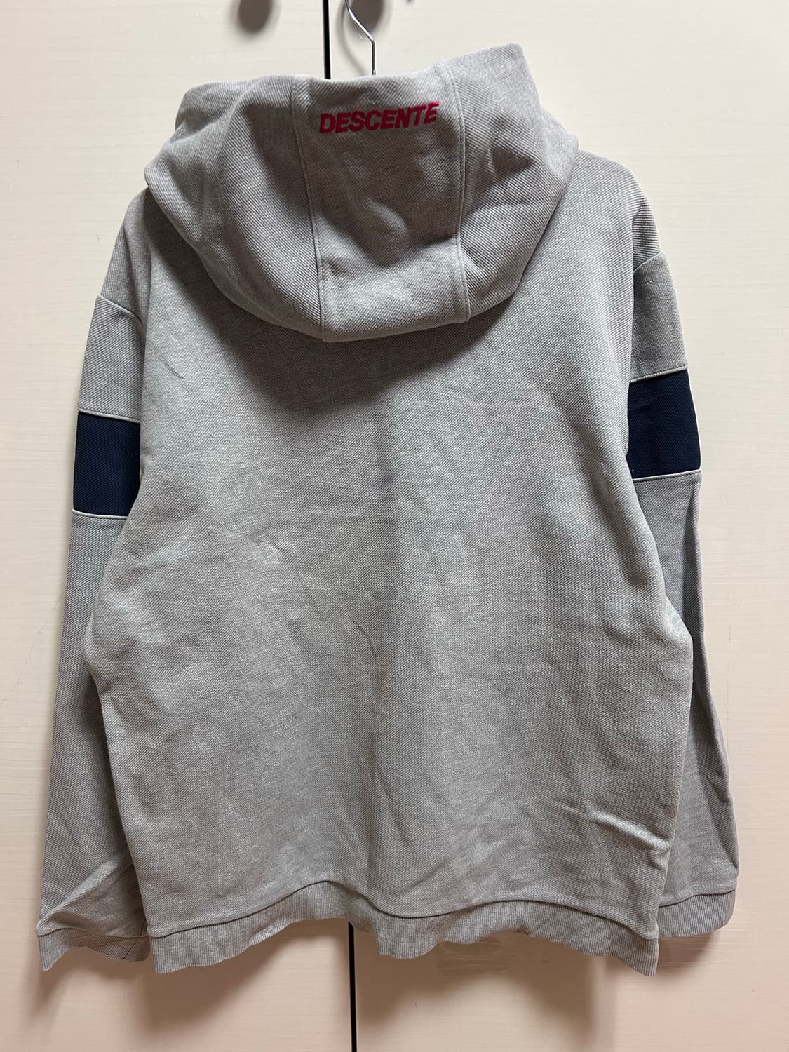 데상트 그레이 후드티 100 상품이미지3