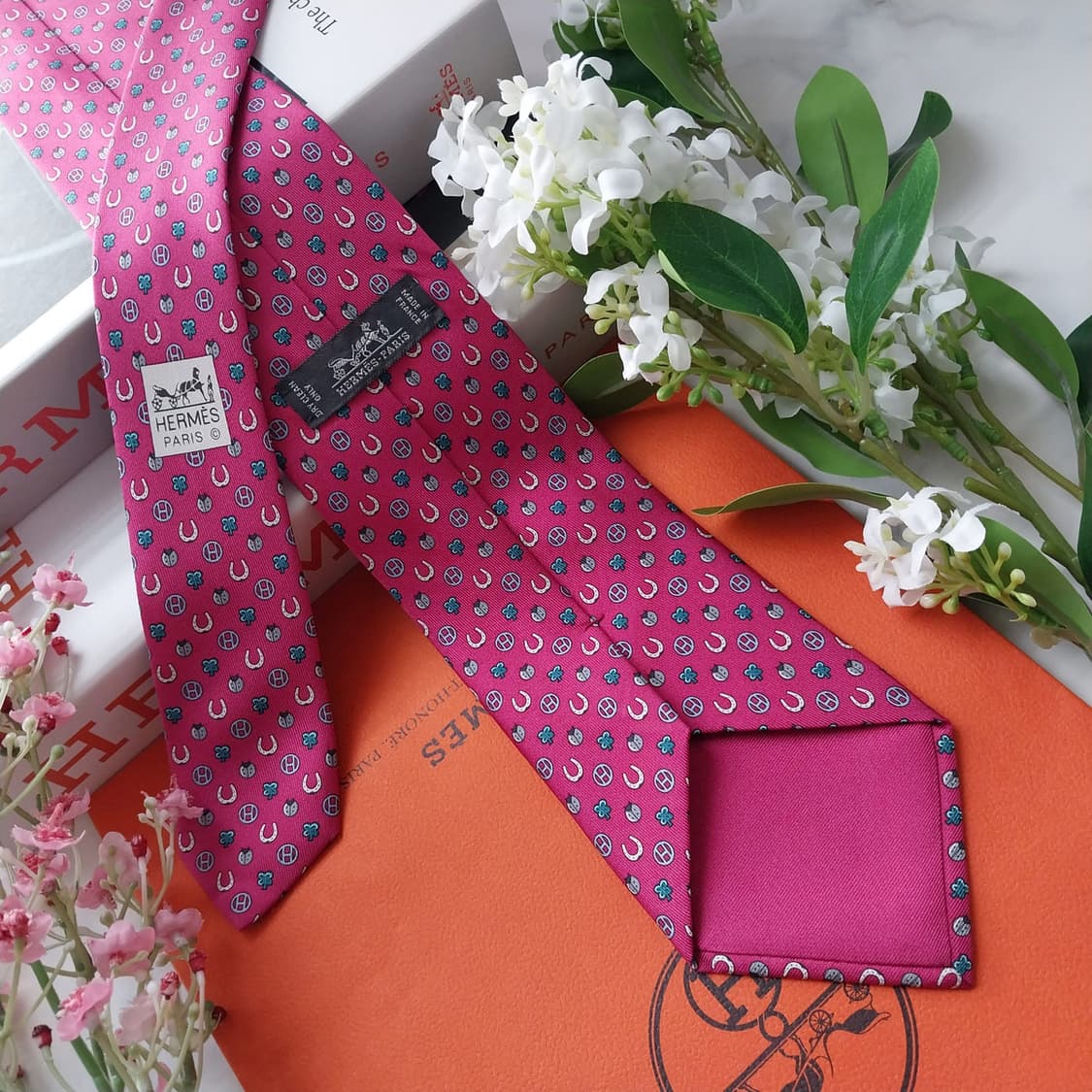 에르메스 실크 핑크 패턴 넥타이 8.4cm A+등급 K1685
 상품이미지5