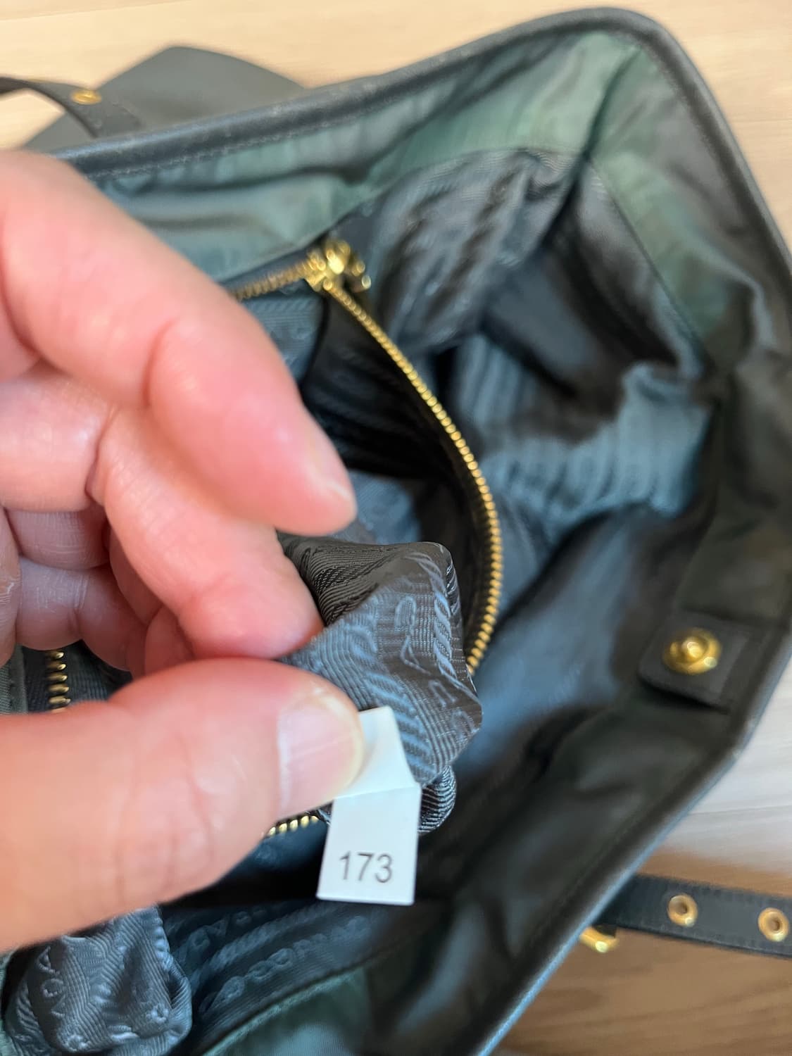 프라다 포코노 토트백 (그레이) 정품 보증서 있음 상품이미지10