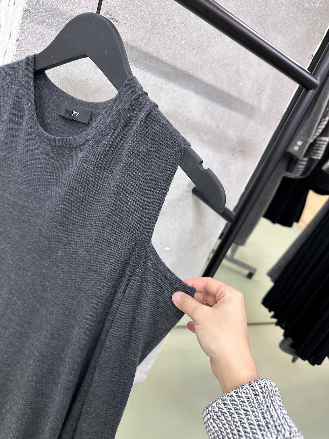 theory one open shoulder top 상품이미지3