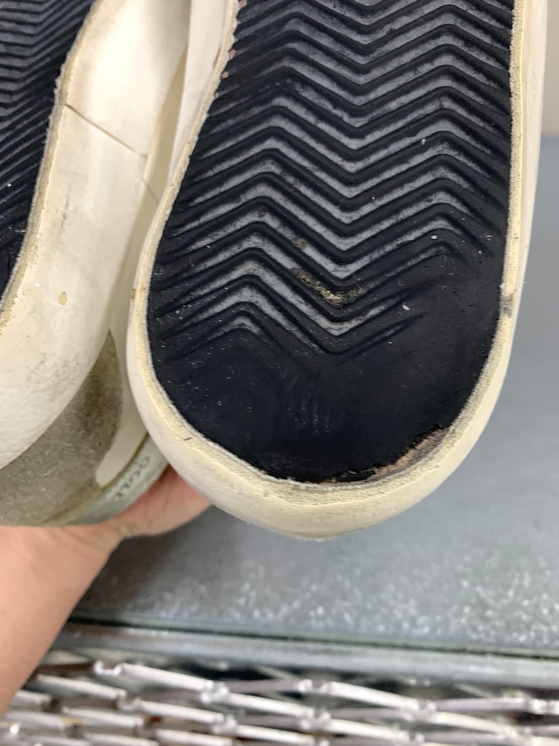 골든구스 슈퍼스타 스니커즈 42(270) 상품이미지5