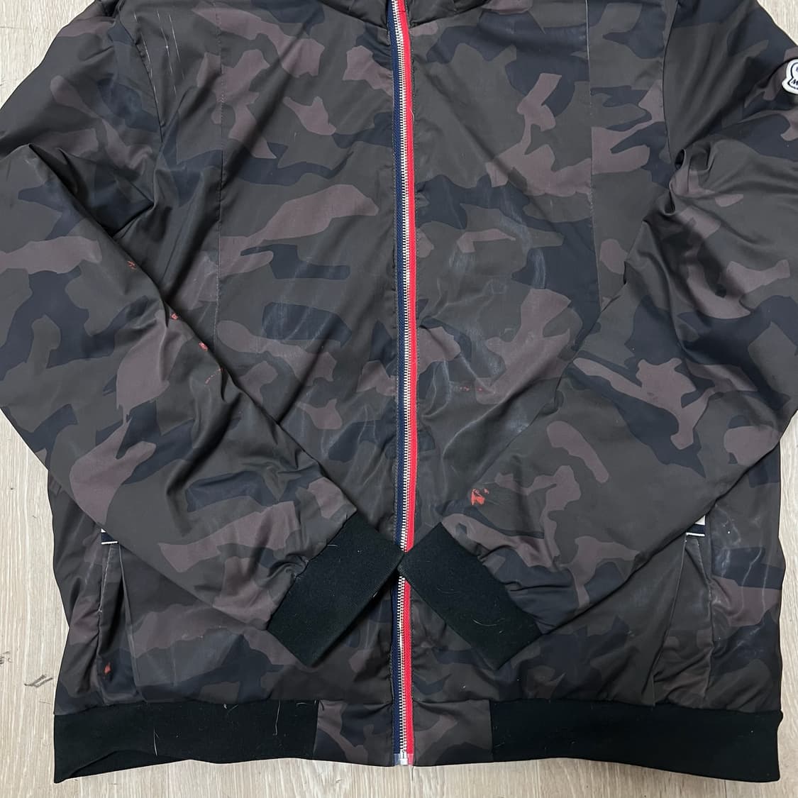 몽클레어 남성 카모플라쥬 로고 와펜 패딩 점퍼 XXL  상품이미지3