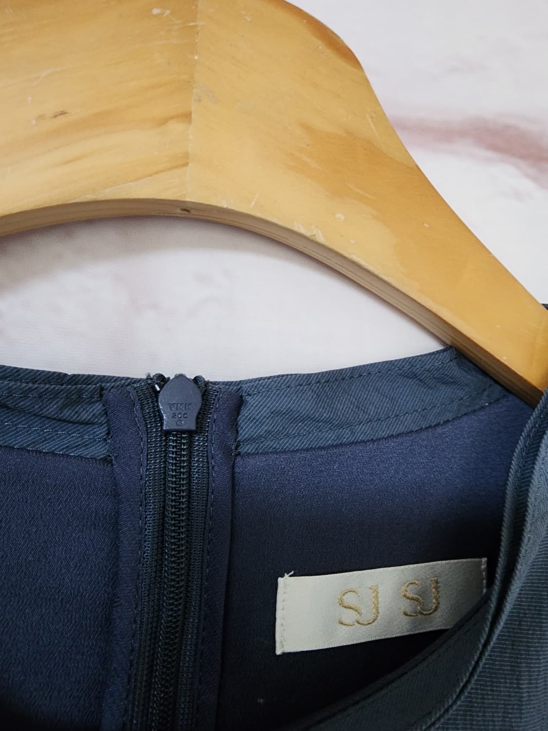 sjsj  한섬
바스락 소재 반팔 롱 원피스 상품이미지6