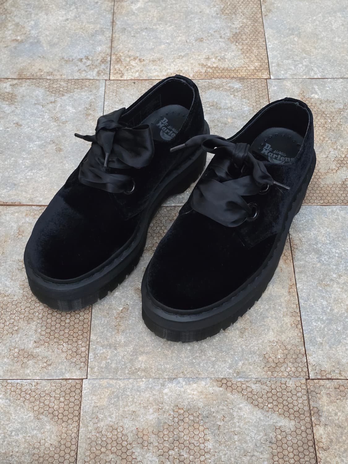(230)닥터마틴 홀리 블랙 벨벳 플랫폼 구두 상품이미지1