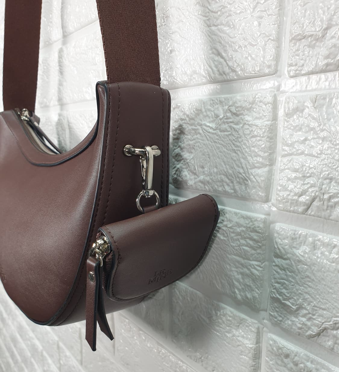 르마인 커브드 크로스백 상품이미지7