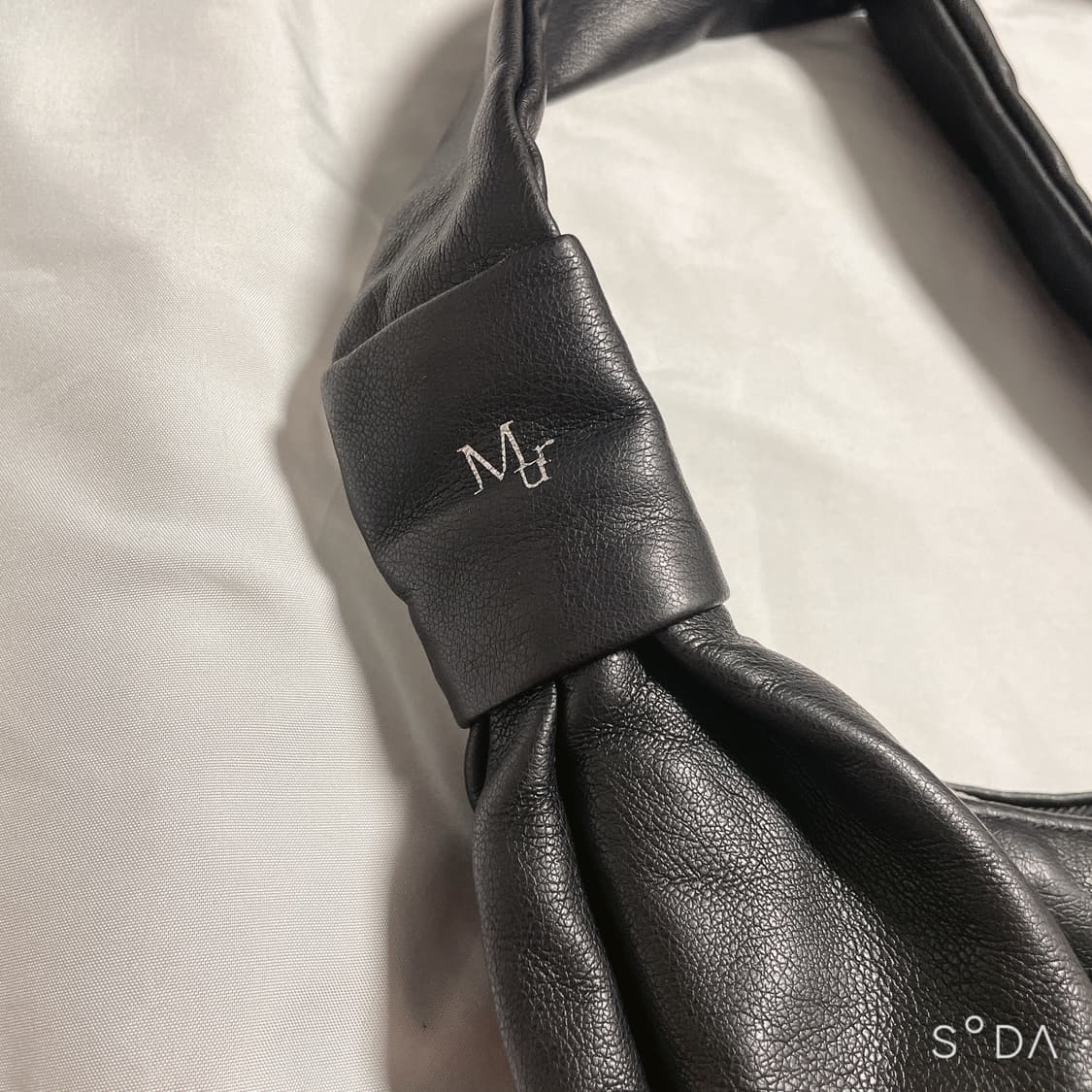 무르 mur 가죽 호보백 상품이미지4