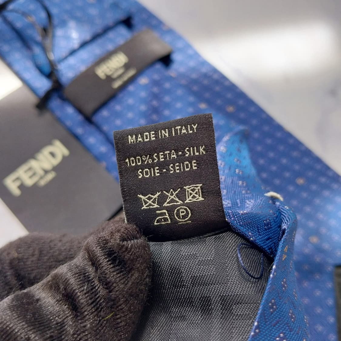 펜디 블루 스몰 로고 패턴 8cm 슬림 넥타이 새상품 K2588
 상품이미지10