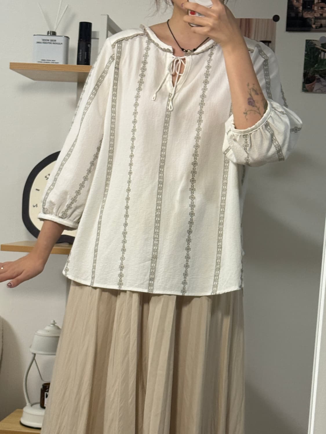 white cream top 거품 크림 블라우스 상품이미지3
