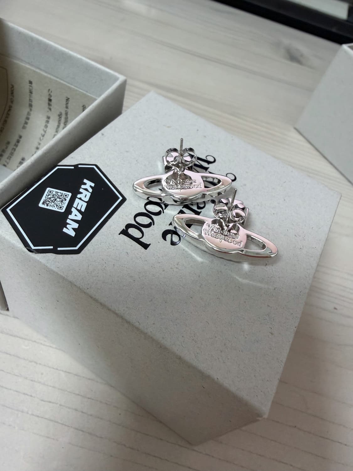 (정품/상태최상) 비비안 웨스트우드 메이페어 바스 릴리프 귀걸이 실버 상품이미지2