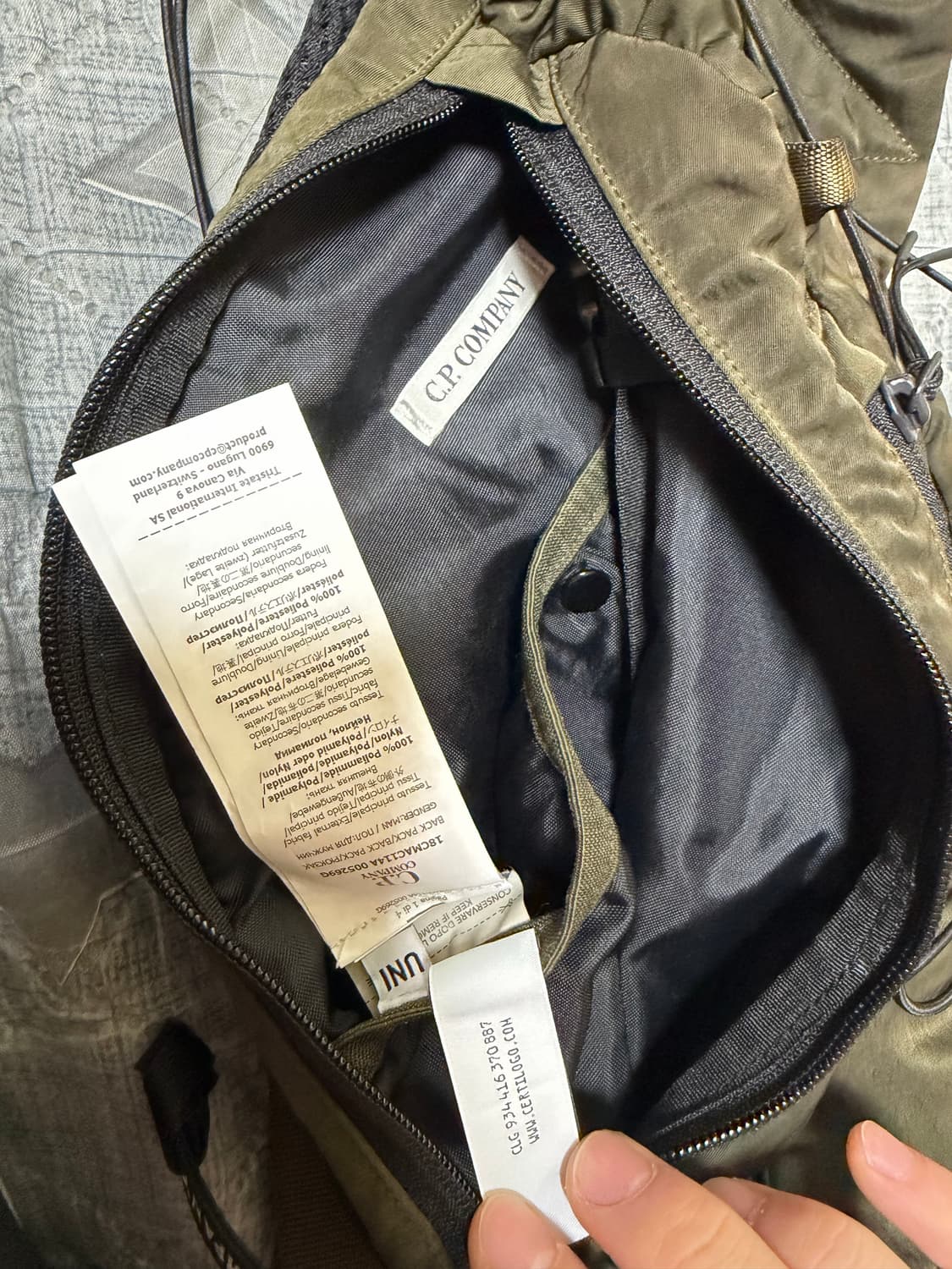 C.P company 슬링백 나일론 카키 상품이미지6