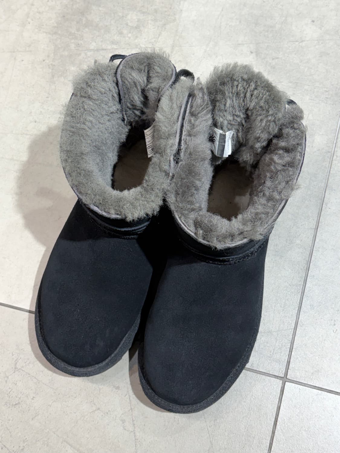 Ugg 리본 폼폼이 블랙 부츠 상품이미지6