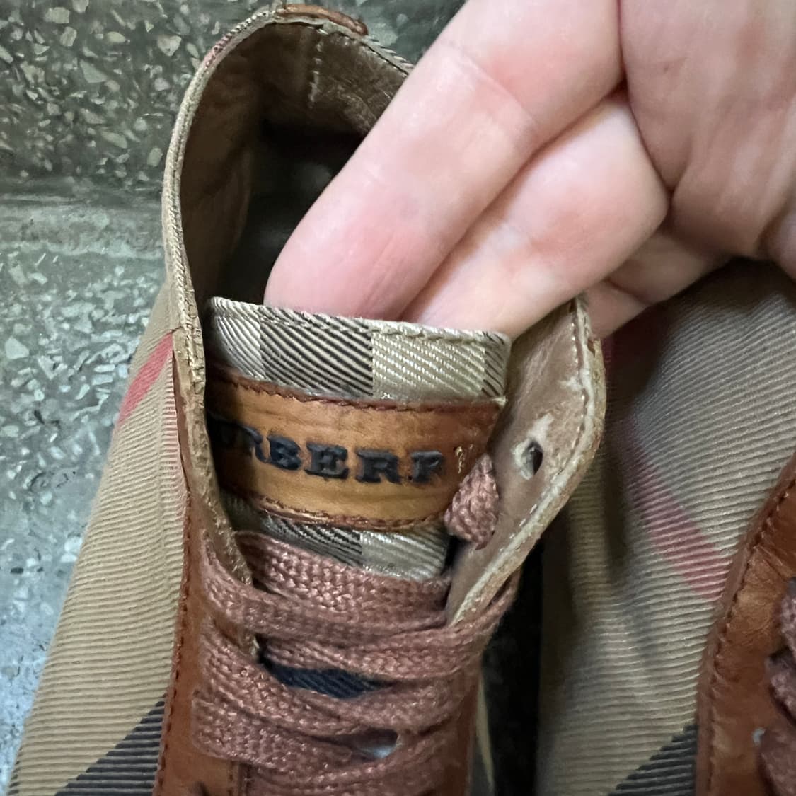 버버리 하우스 체크 하이탑 스니커즈 상품이미지5