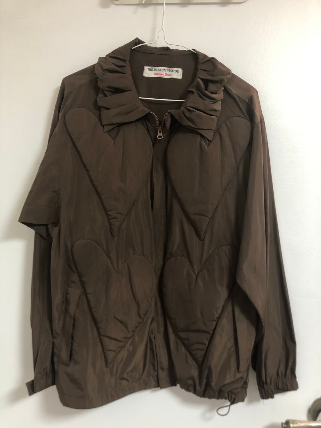 더뮤지엄비지터 바람막이 상품이미지1