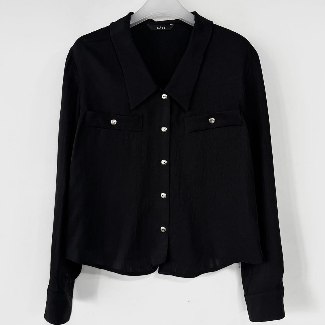 LATT 23 로고 버튼 블라우스 상품이미지1