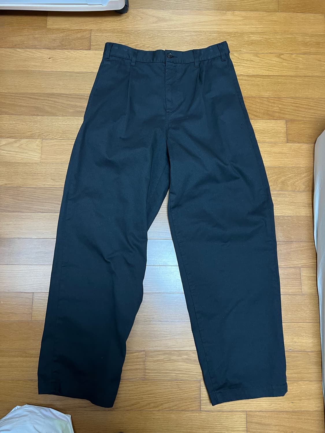 스투시 TWILL VOLUME PLEATED TROUSER 블랙 상품이미지1