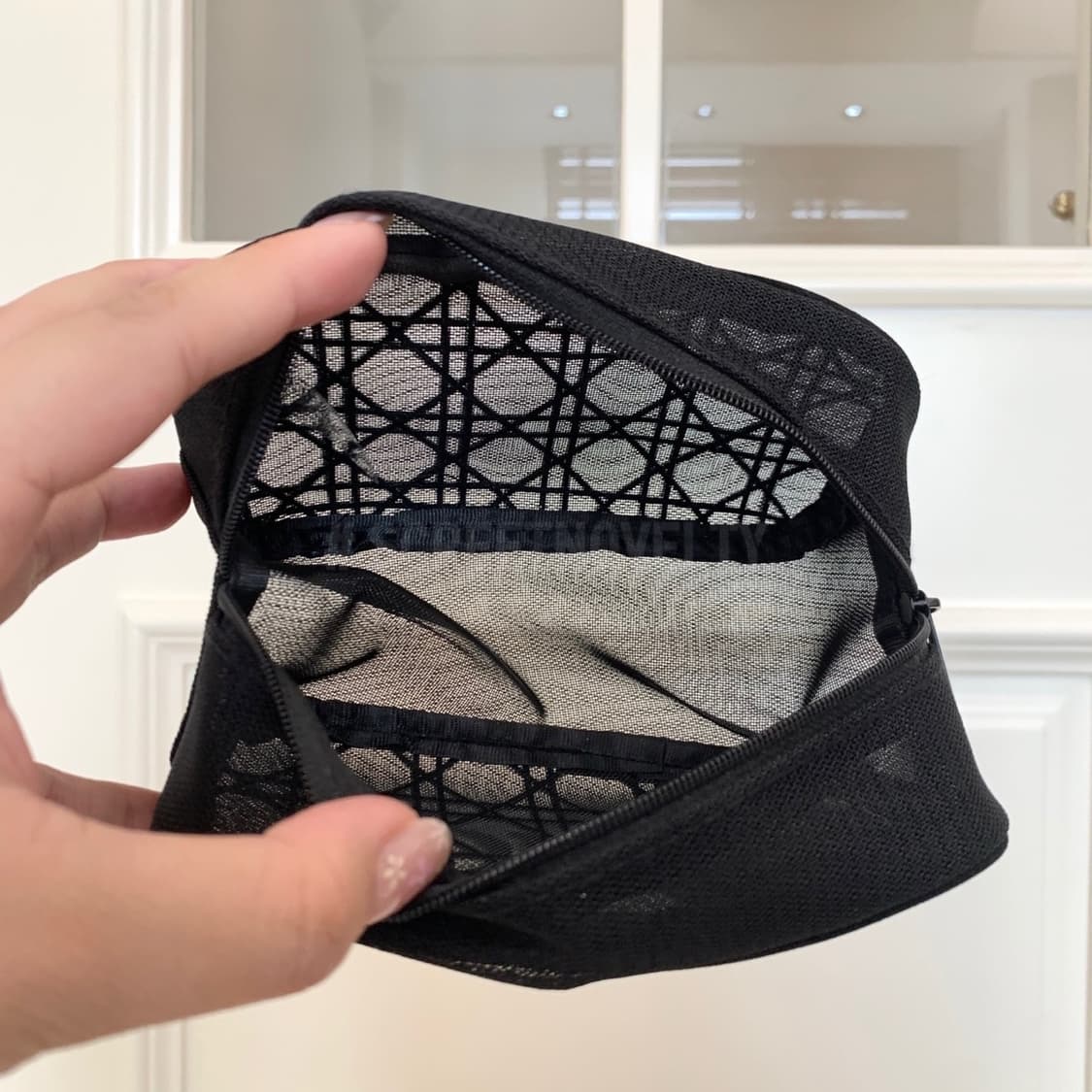 디올뷰티 까나쥬 메쉬 파우치 블랙 시즌 할인가 상품이미지5