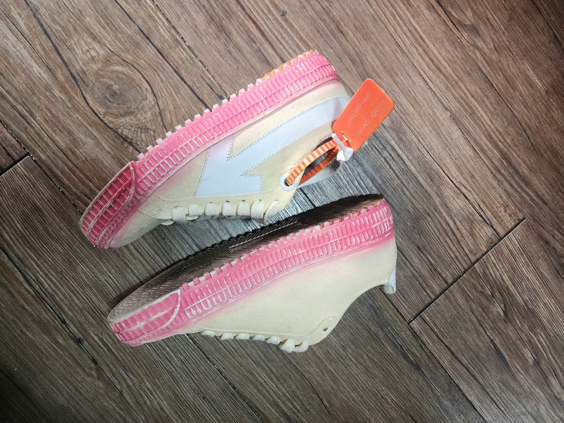 오프화이트 스웨이드 스니커즈 아이보리/핑크 상품이미지2