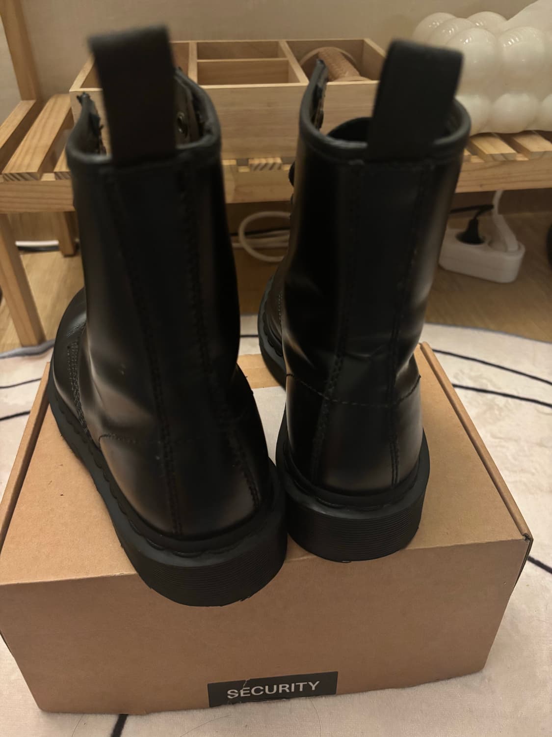 UK4/230 닥터마틴 1460 모노 8홀 (올블랙/풀박스급) 상품이미지3