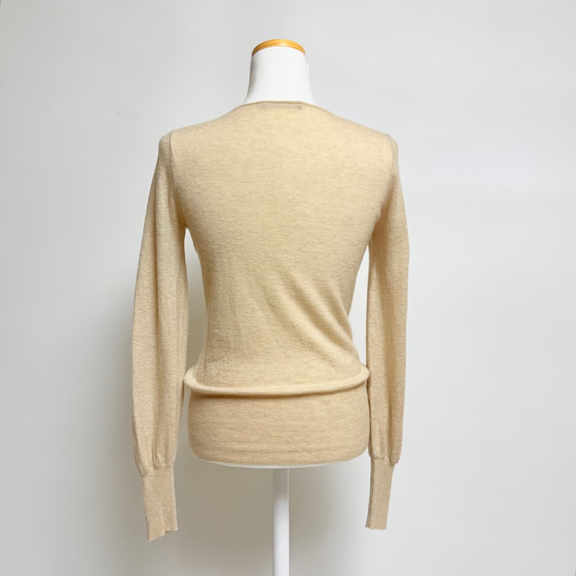 [캐시미어 100%] 오트밀 베이지 슬림핏 니트 상품이미지3