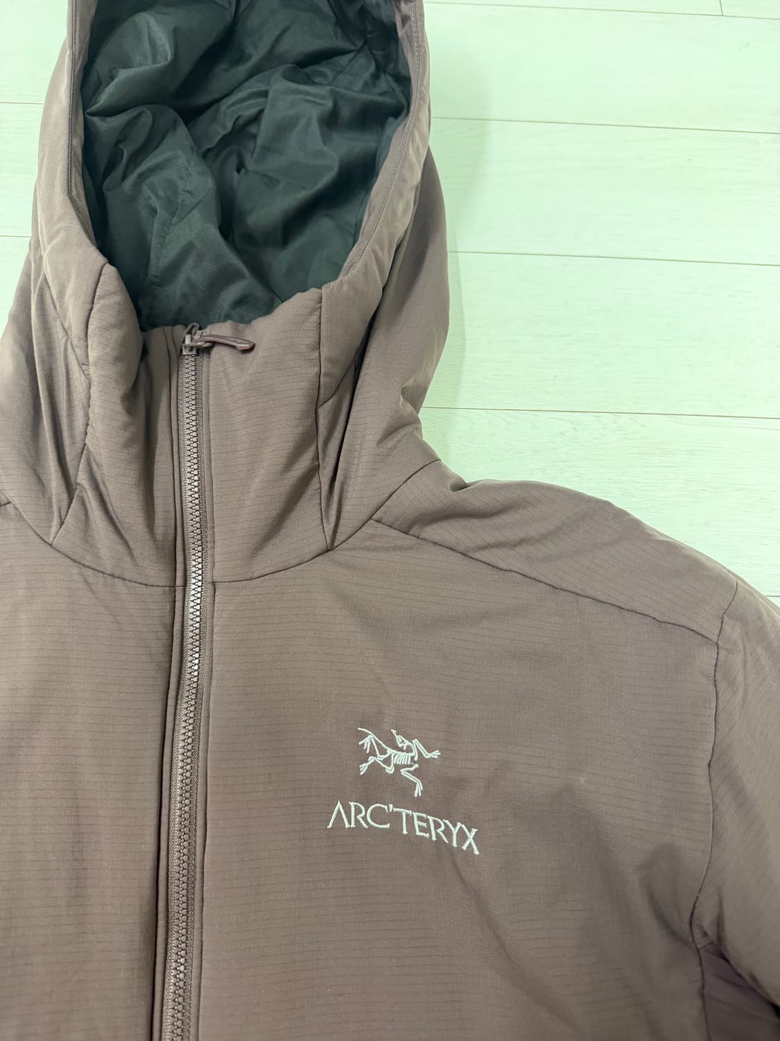 아크테릭스 아톰 AR 후디 피그먼트 M 사이즈  상태 9.8/10  전국 상품이미지3