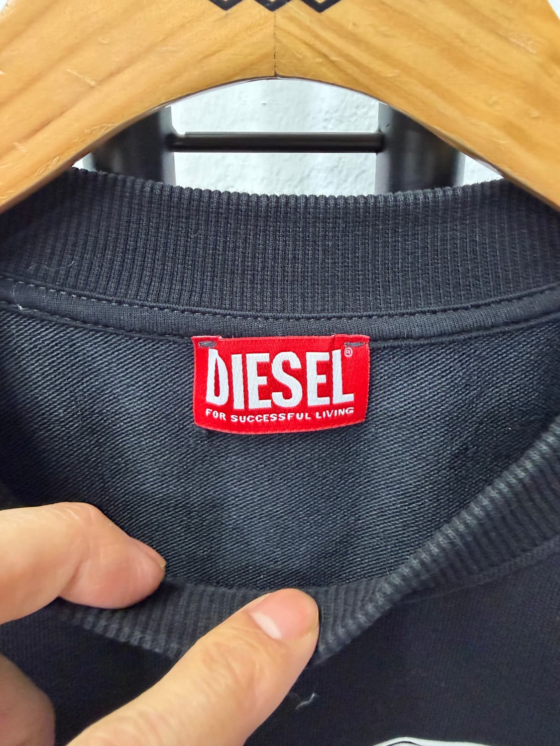 정품) 디젤 남성 블랙 D로고 루즈핏 맨투맨 M 상품이미지5