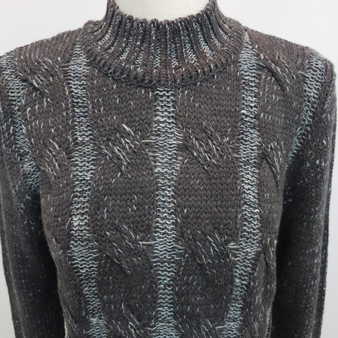 울혼방 차콜그레이 그라데이션 케이블 반목니트  상품이미지3