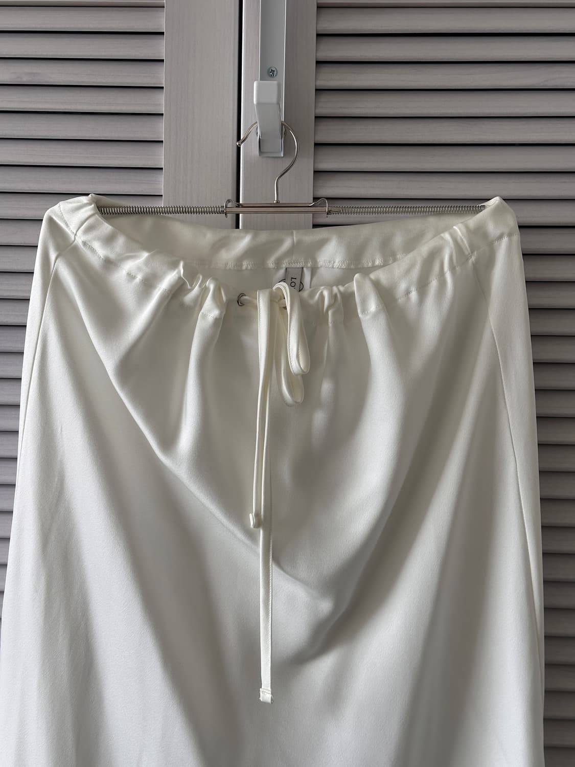 러브마이산타 새틴 롱 스커트 화이트 상품이미지2