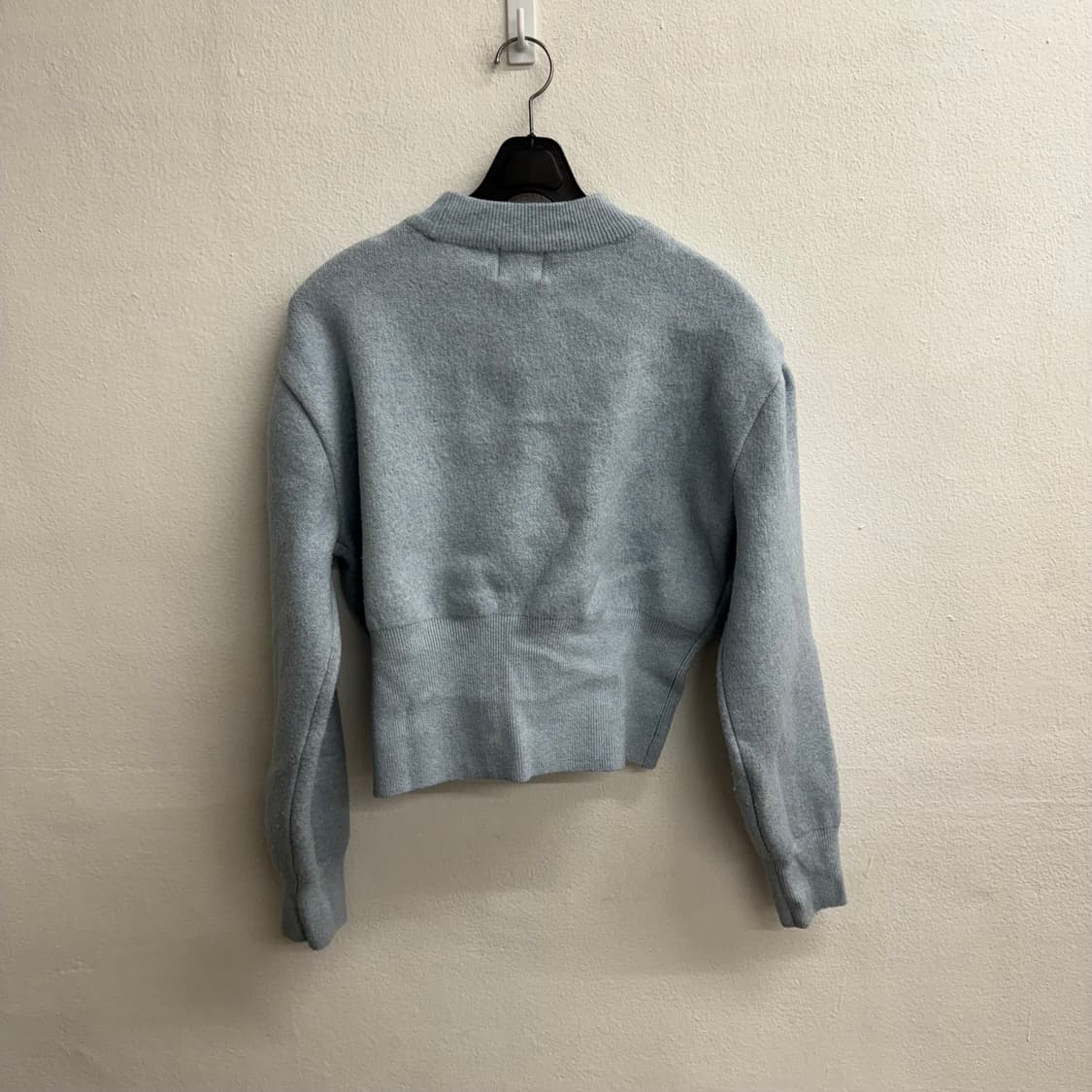 마리떼프랑소와저버 로고 프린팅 스카이블루 크롭 니트 상품이미지4