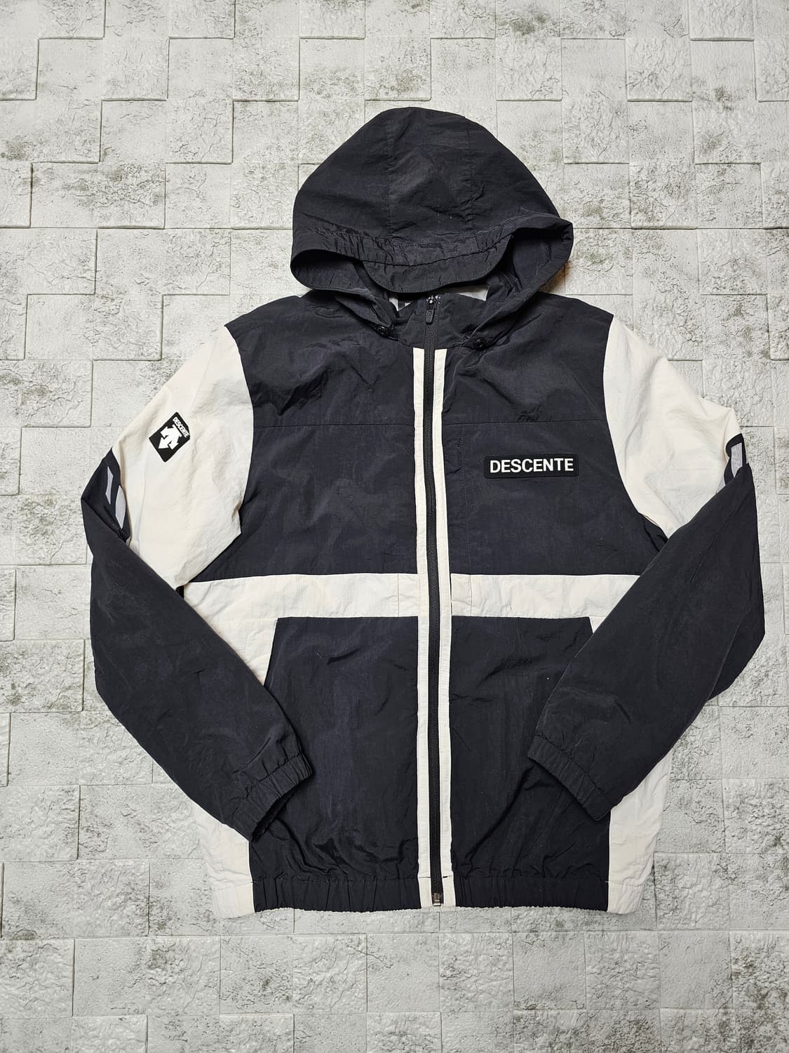 데상트 바람막이  상품이미지1