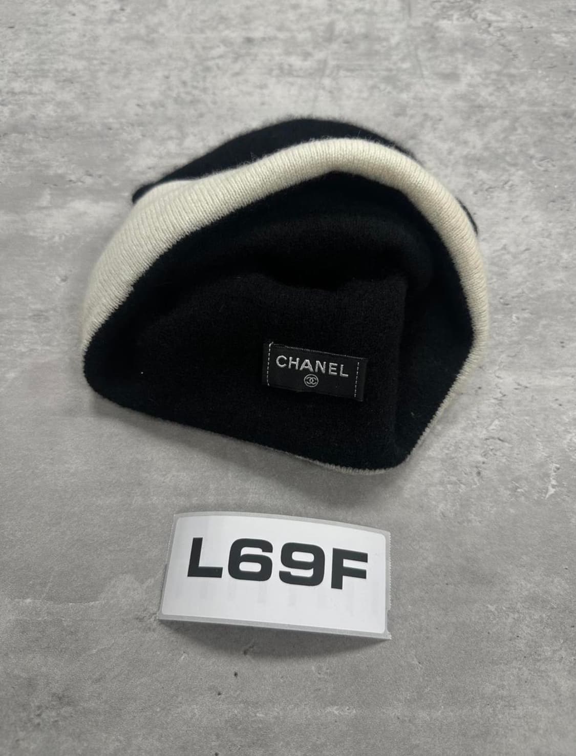 Chanel Cashmere CC Logo Beanie  상품이미지3
