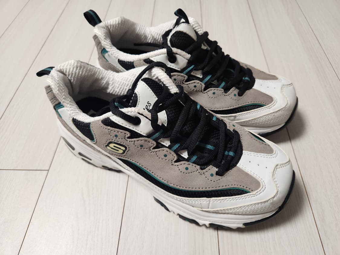 새상품급)스케쳐스 D'Lites 운동화 화이트/그레이 사이즈240

 상품이미지3