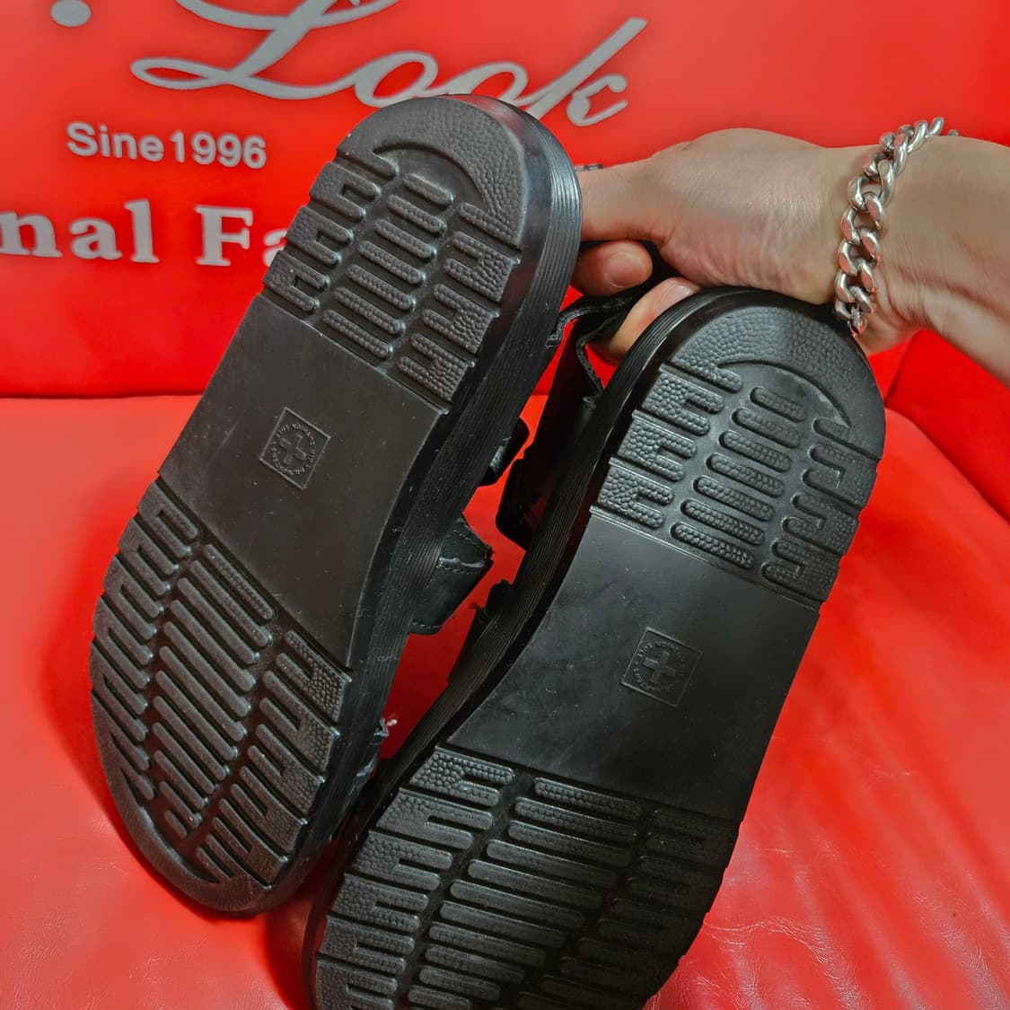 닥터마틴(Dr.Martens) 레드핀 샌들 41size 상품이미지8