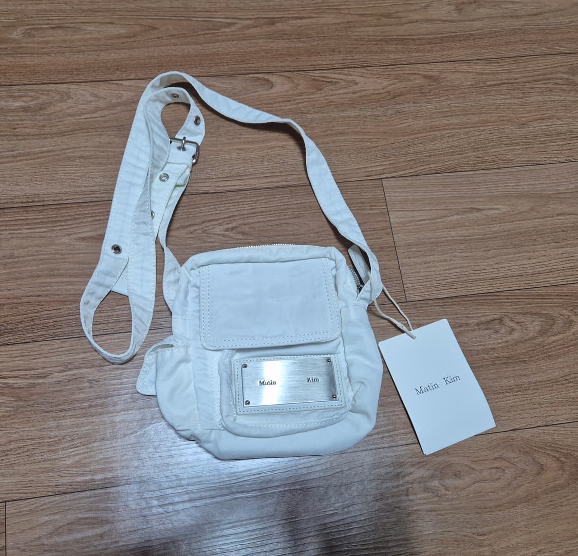 (새상품)마뗑킴 카고 크로스 미니백 화이트 상품이미지1