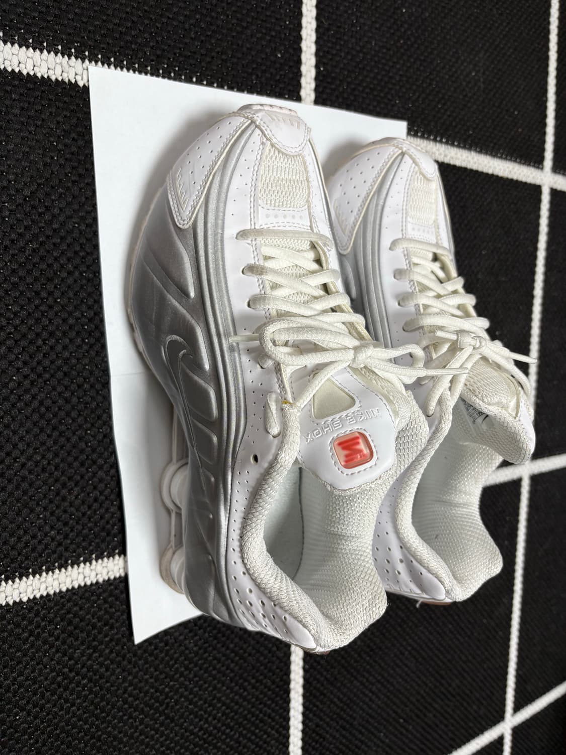 나이키 샥스r4 245 화이트 상품이미지1