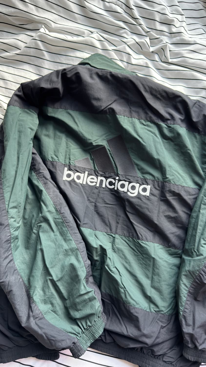 [1] 발렌시아가 x 아디다스 리버시블 트랙 자켓 상품이미지4