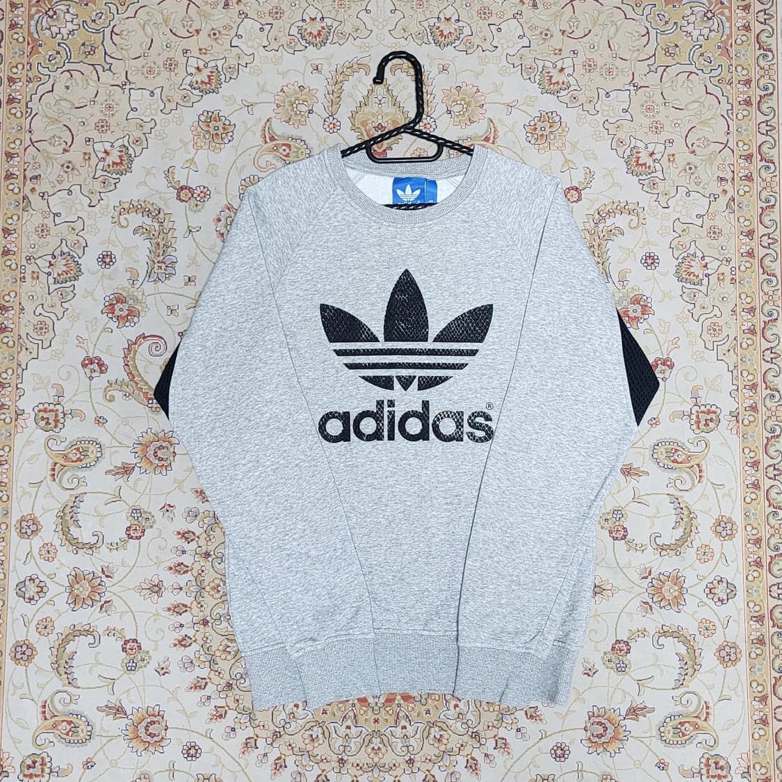 아디다스 여성 스네이크 빅로고 맨투맨
85 상품이미지1