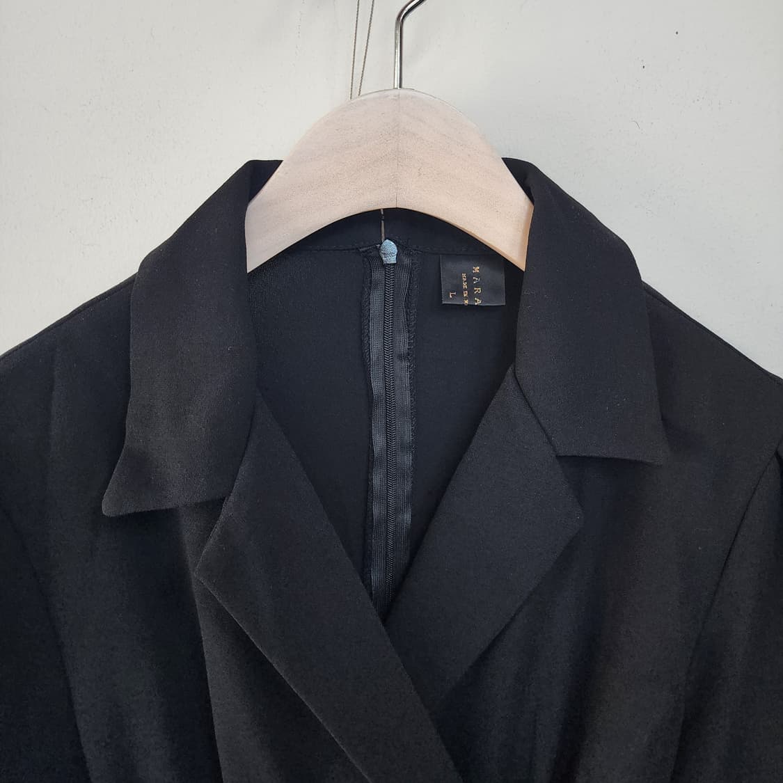 BENITO 테일러드 블랙 랩 스타일 롱 원피스 상품이미지2