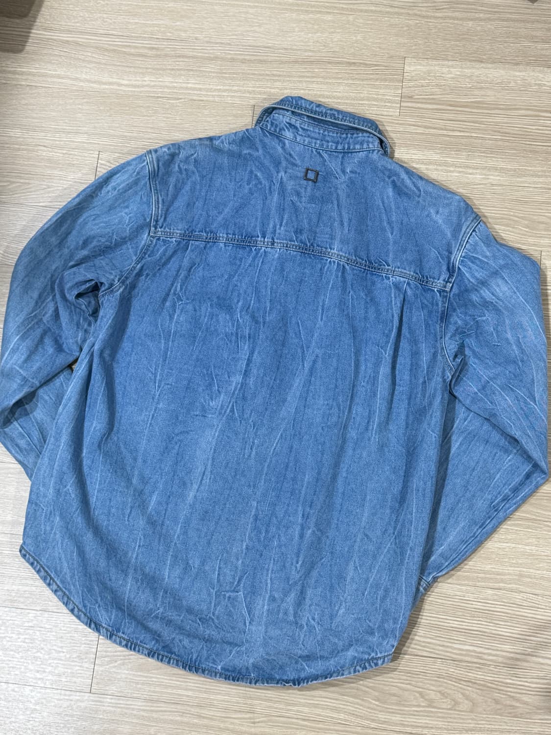 [50] 우영미 22FW 블루 워싱 데님 셔츠 자켓 상품이미지4