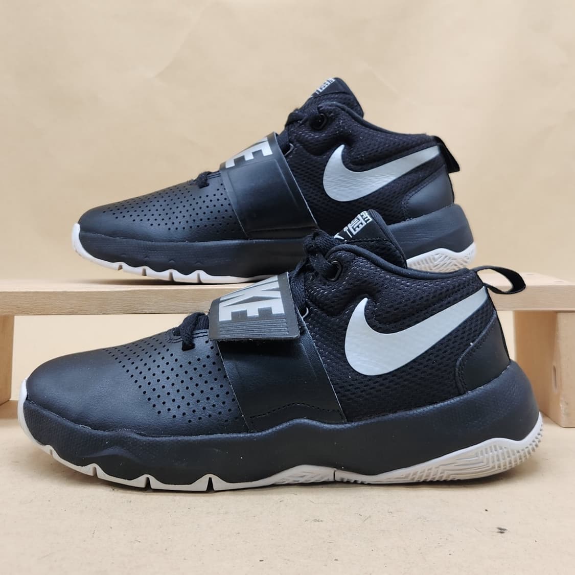 나이키 팀허슬  D8 운동화245  상품이미지1