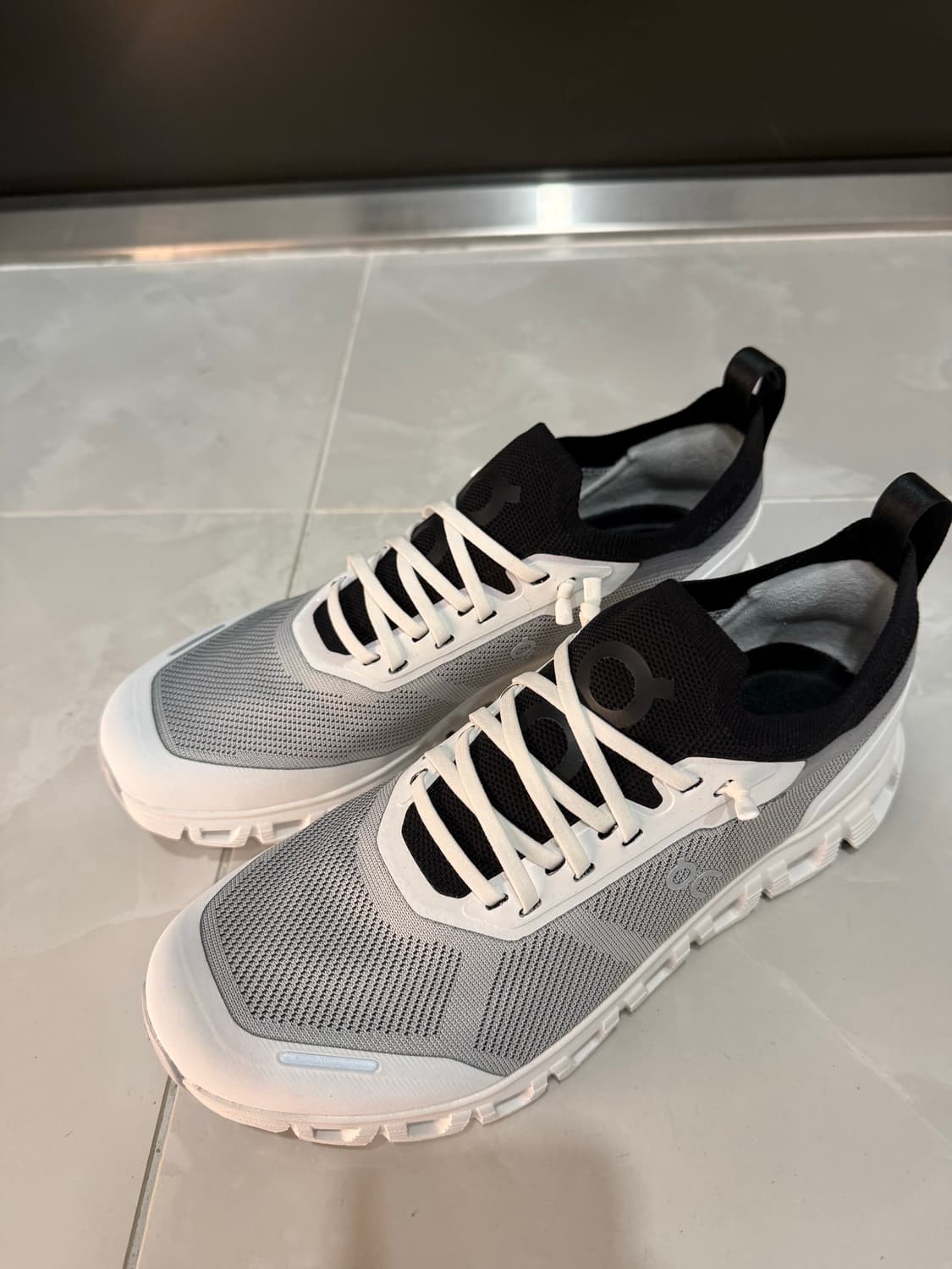 온러닝 클라우드6 265사이즈 상품이미지1