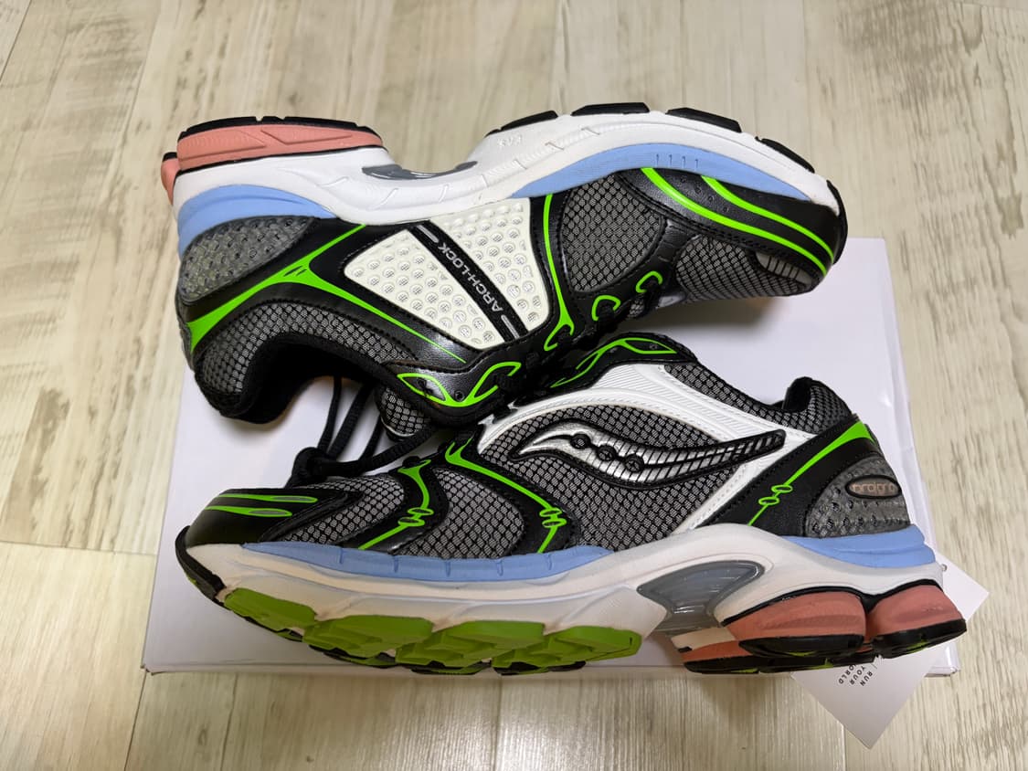 [255] Saucony Triumph 4 써코니 트라이엄프 4 새상품 상품이미지1
