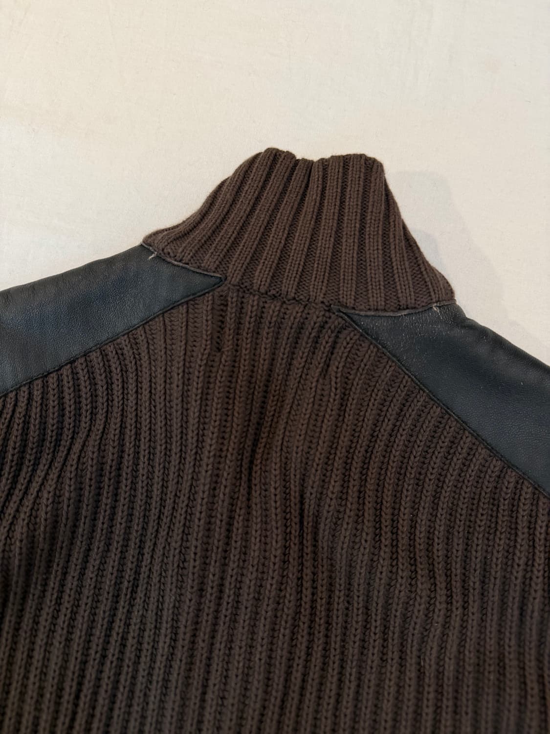 엠포리오 아르마니 투웨이 엘보우패치 니트집업 브라운 상품이미지4