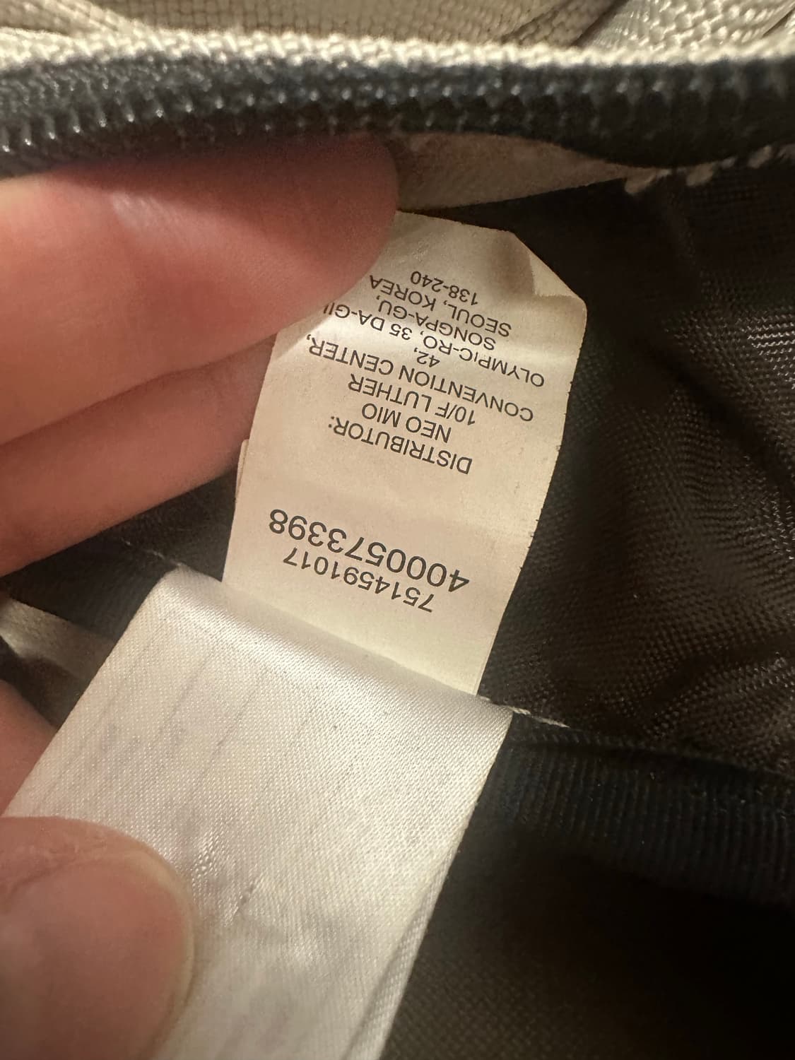 잔스포츠 라이트백 백팩 베이지 색상입니다 사진처럼 상태 좋으며 눈에띄는  상품이미지5