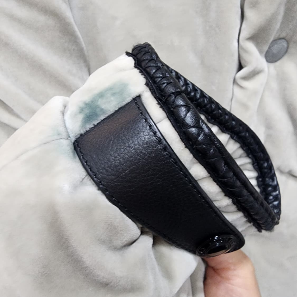 톰포드 벨벳 구스다운 푸퍼 롱패딩 48사이즈 상품이미지9