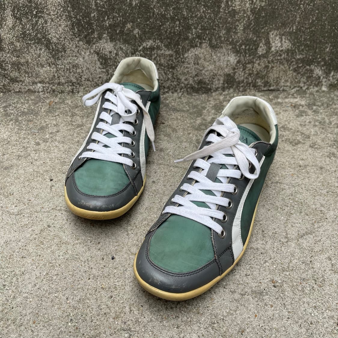 [8.5] Prada VTG 2000s 로우 스니커즈 (270~275) 상품이미지1